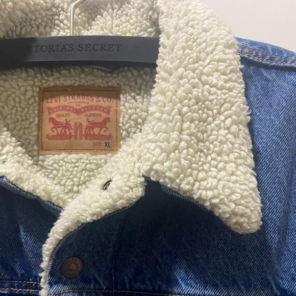 Levi’s Ex-Boyfriend Sherpa Jacket - Picture 2 of 3